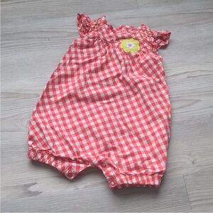 Ruffled sleeve checkered romper. EUC